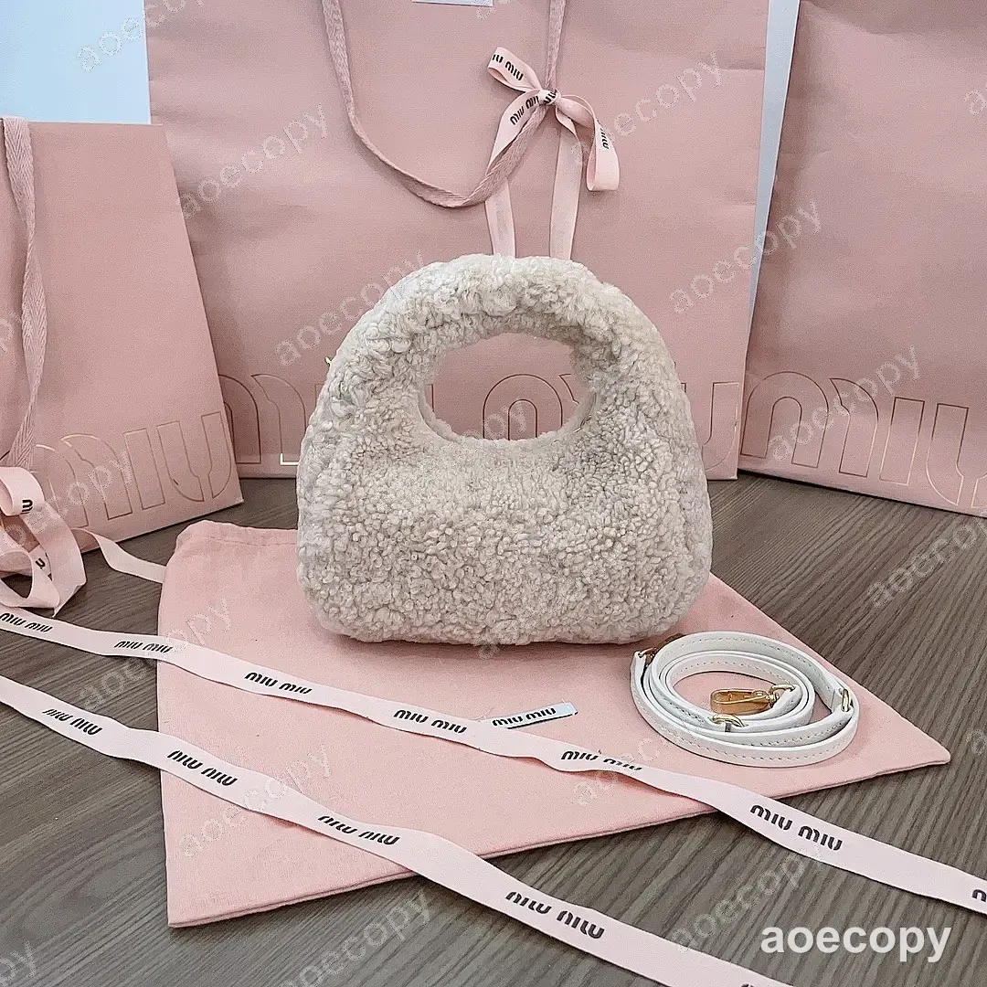 大人気★ ミュウミュウ バッグ N級品 No.0203