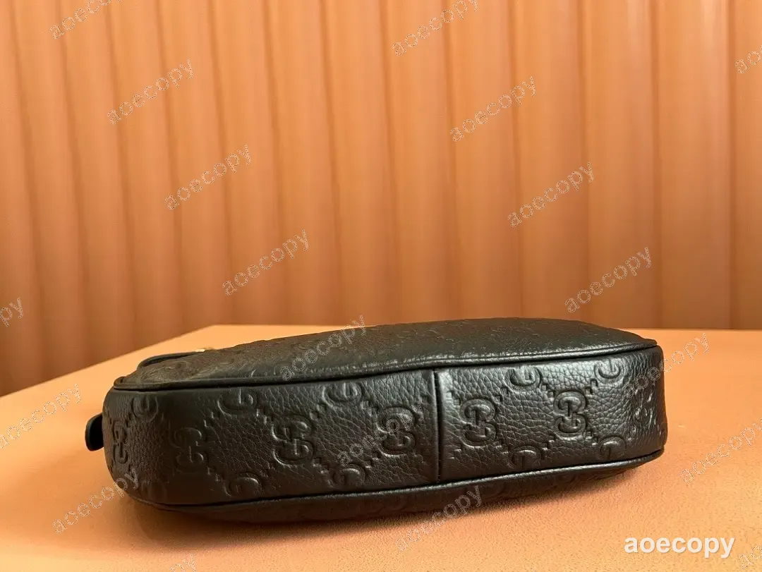 大人気★ グッチ エンブレム ショルダーバッグ コピー 815409 No.0025