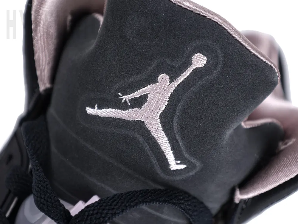 Black tongue of the Jordan 5 Retro PSG Paris Saint-Germain ‘Off Noir’, featuring a pink-purple Jumpman logo.