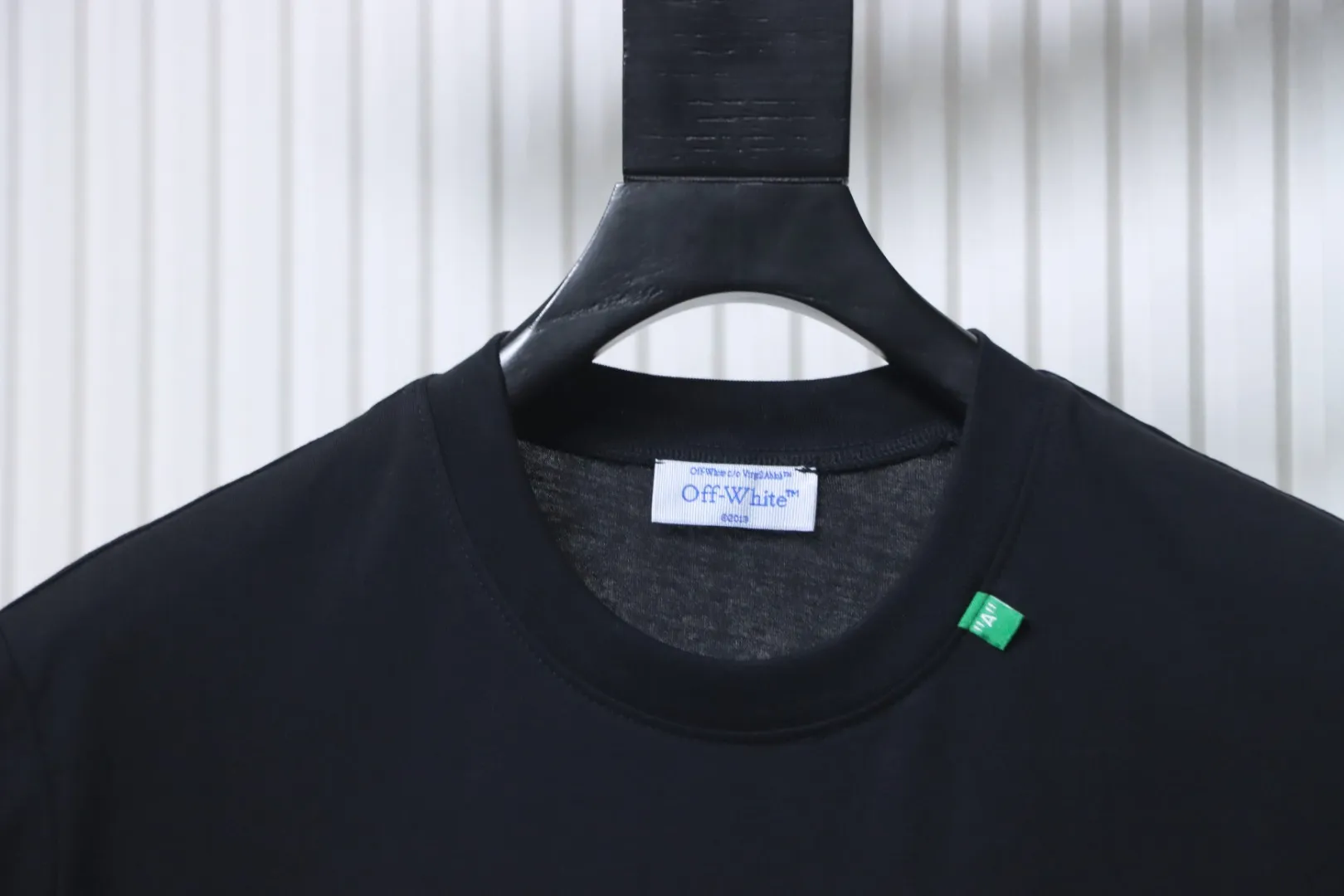Neckline
