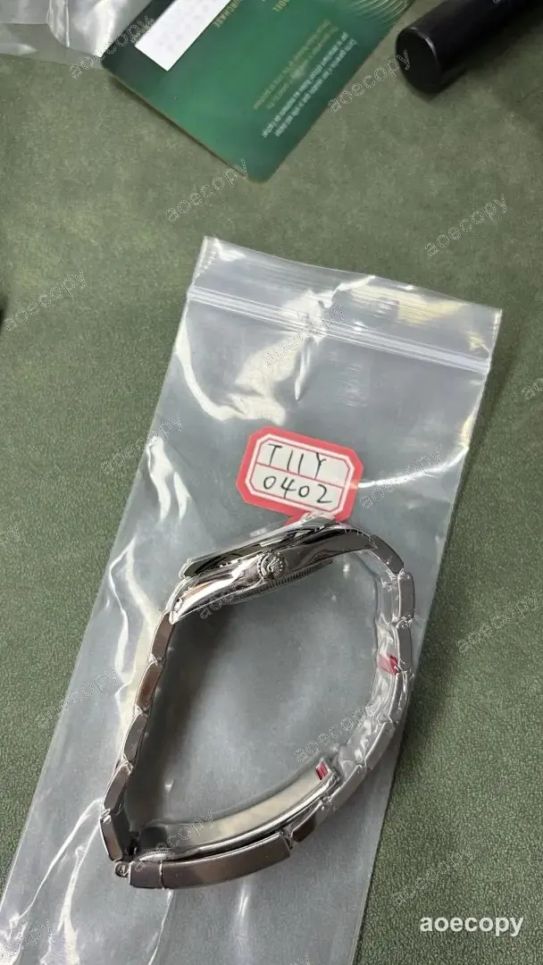 注目の新作 ロレックス オイスターパーペチュアル ウォッチ 偽物 T11Y0402 No.0228