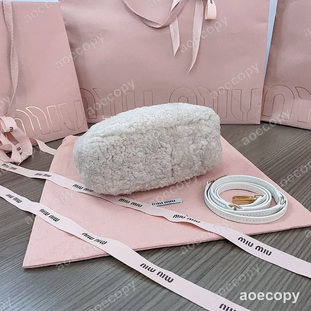 大人気★ ミュウミュウ バッグ N級品 No.0203