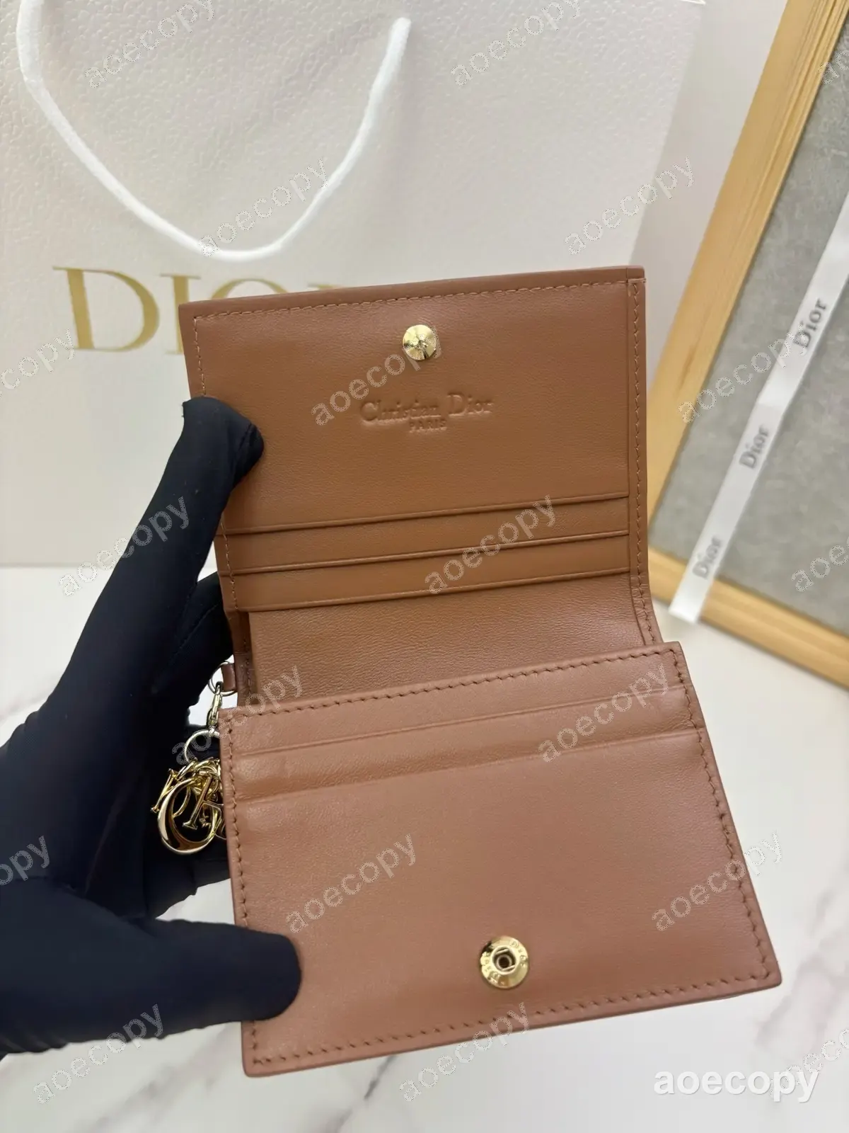 可愛い ディオール レザー グレー コンパクトウォレット コピー No.0084