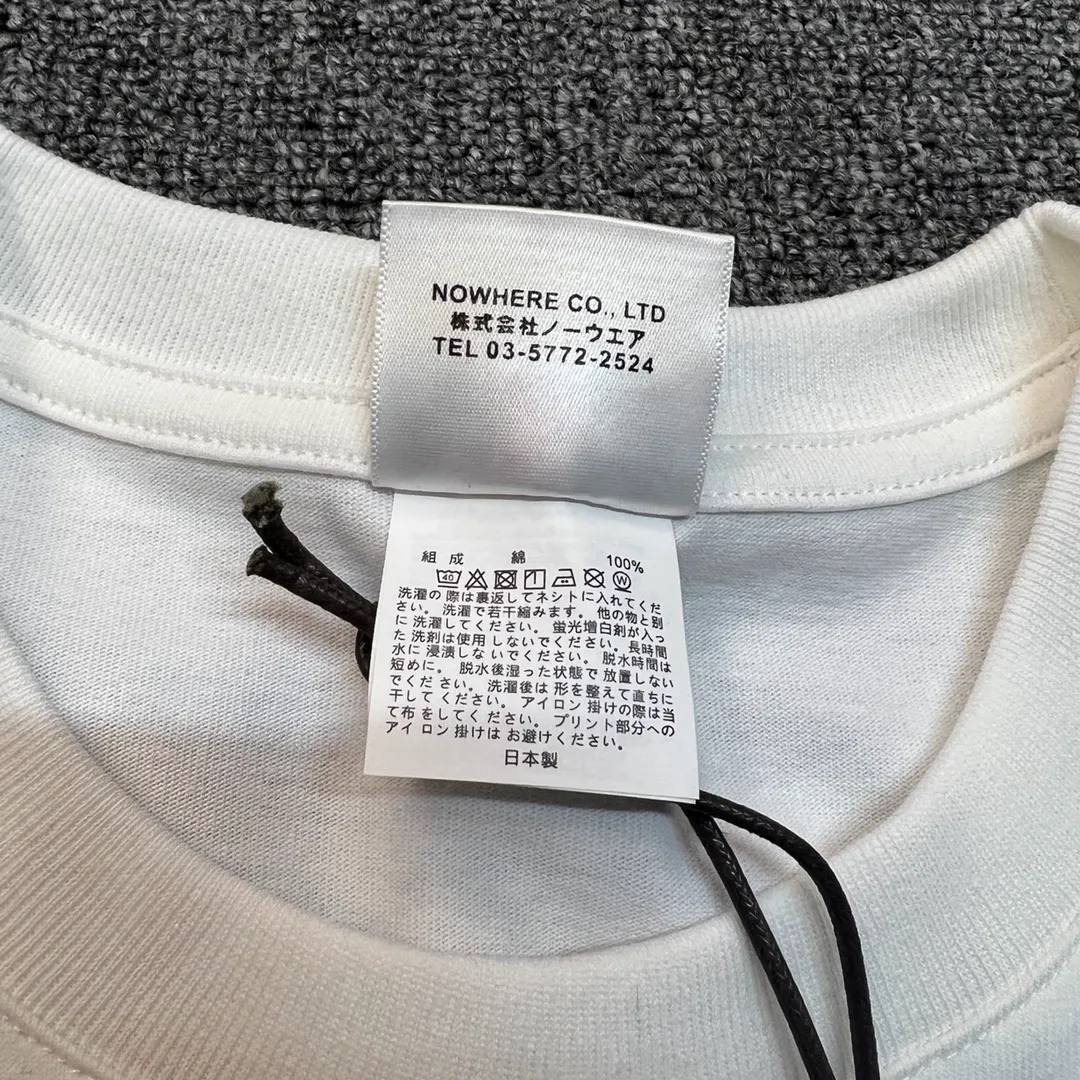 Close-up Neckline with Brand Tag