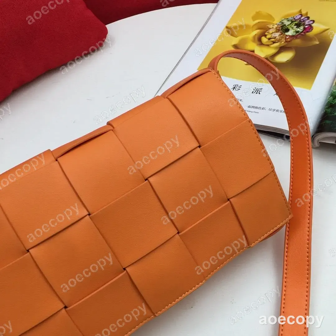 大人気★ バーバリー カセット バッグ N級品 CPG601280 No.0009