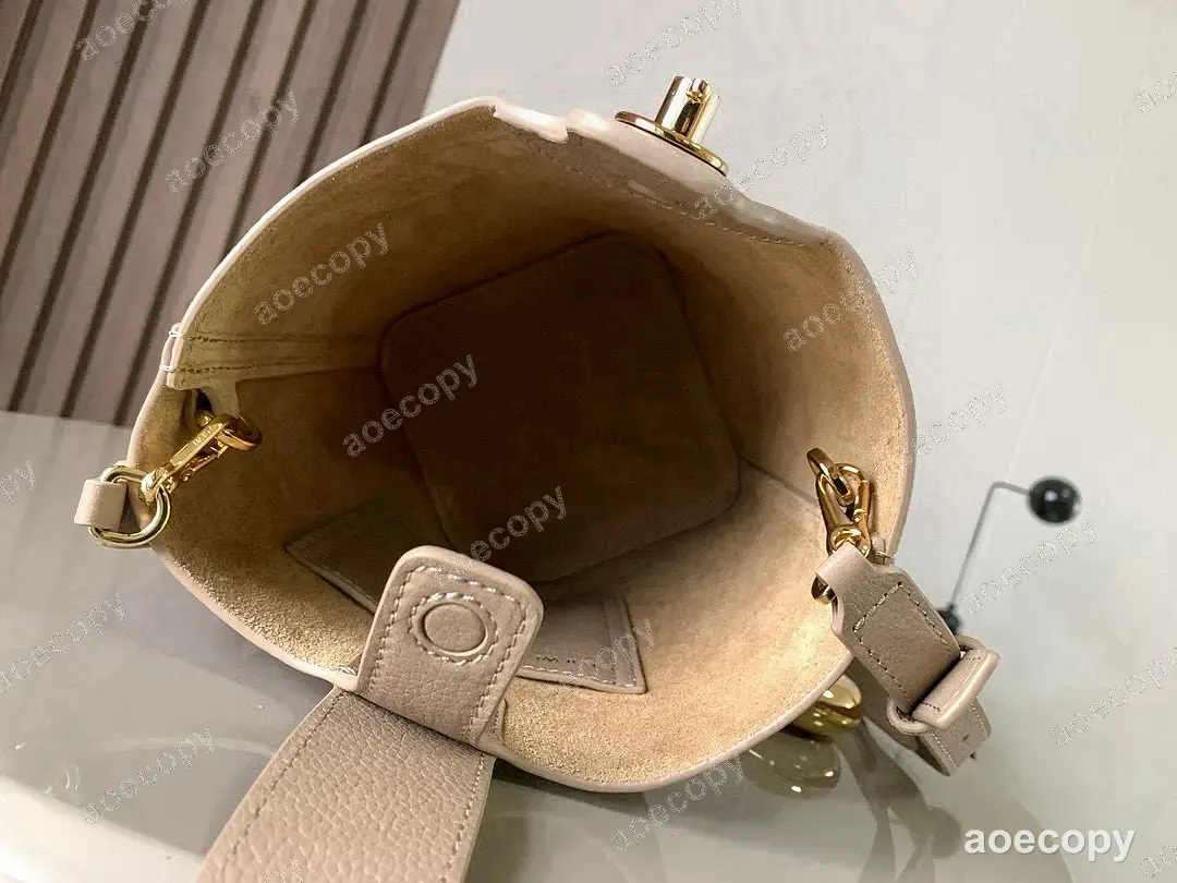 大人気★ ロエベ バッグ N級品 No.0349