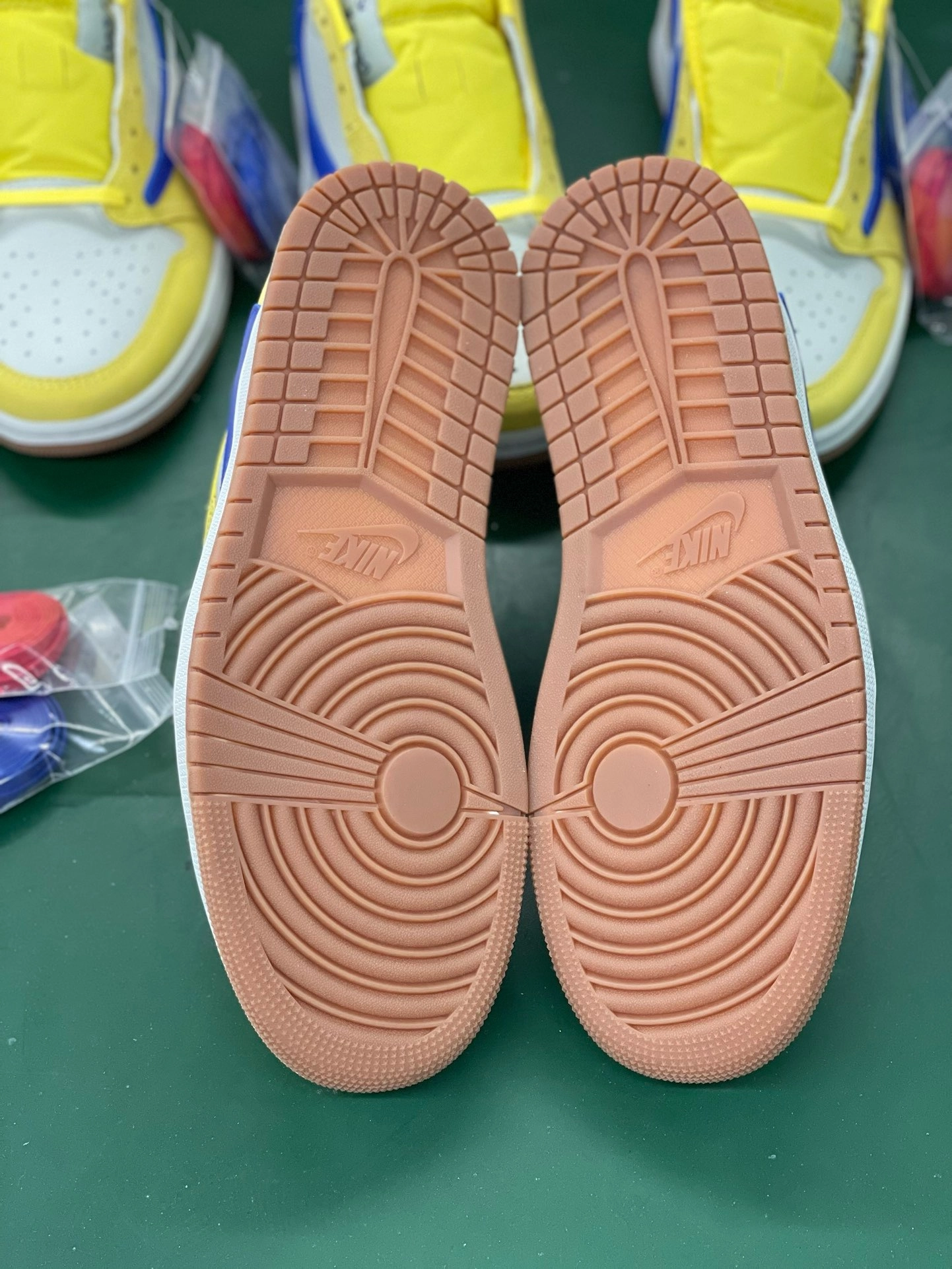 Travis Scott Air Jordan 1 Canary Low [Sale Version]
