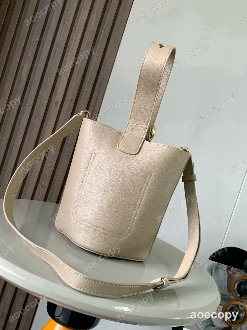 大人気★ ロエベ バッグ N級品 No.0349