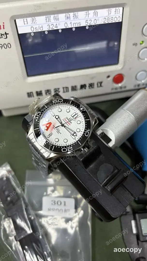 注目の新作 オメガ シーマスター ホワイト ウォッチ N級品 DD8800 No.0127