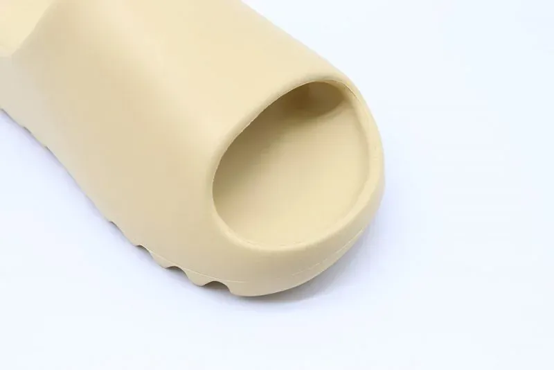 YEEZY SLIDE DESERT SAND