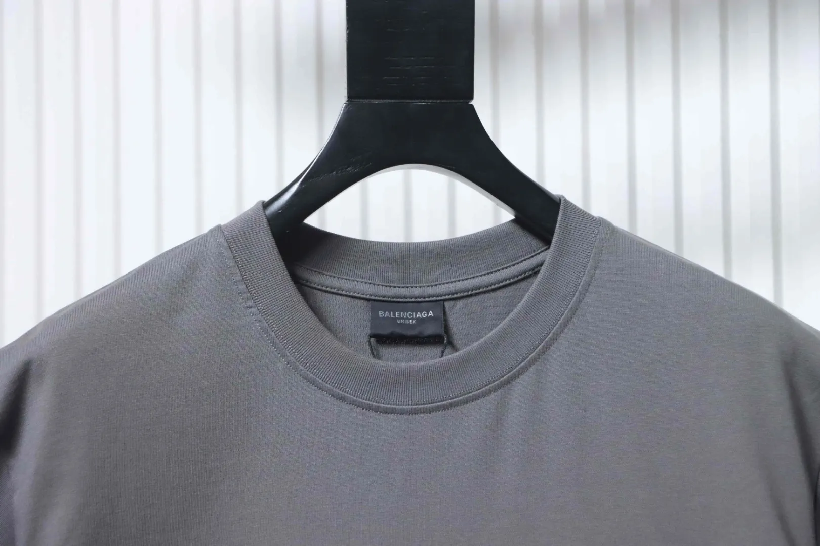 Neckline