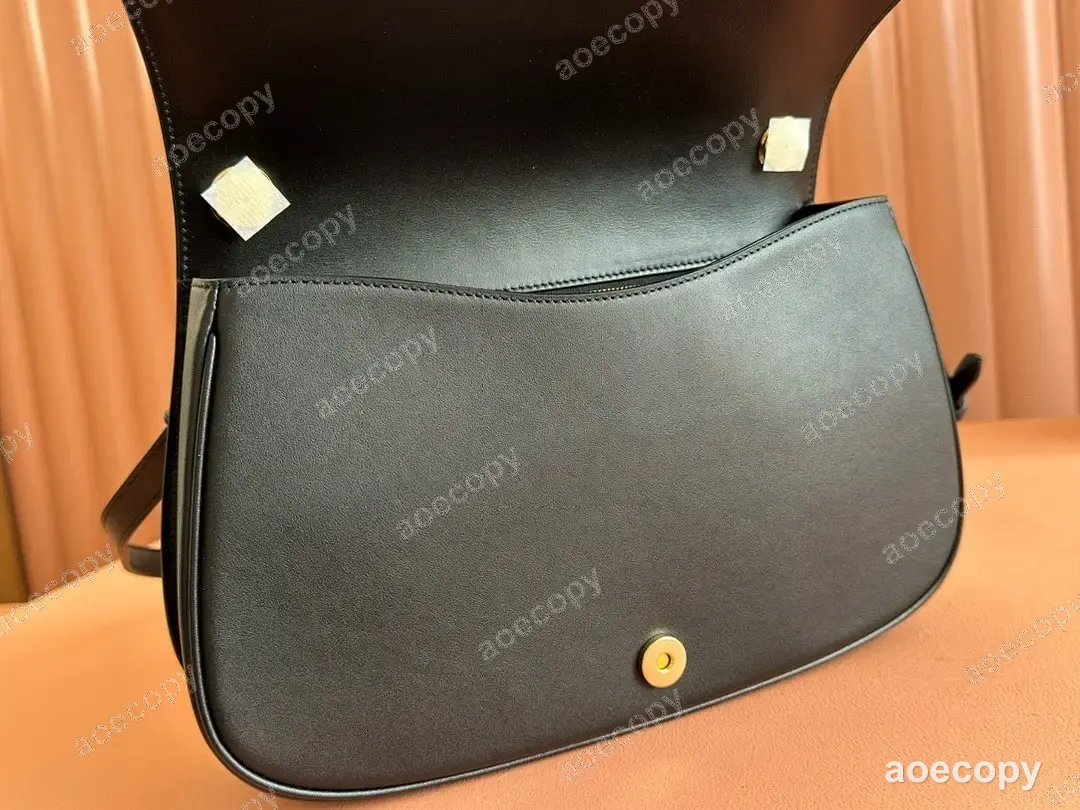 可愛い新作 グッチ ブロンディ ショルダーバッグ 偽物 815716 No.0219
