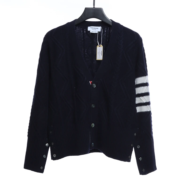 Coarse needle twist V-neck cardigan