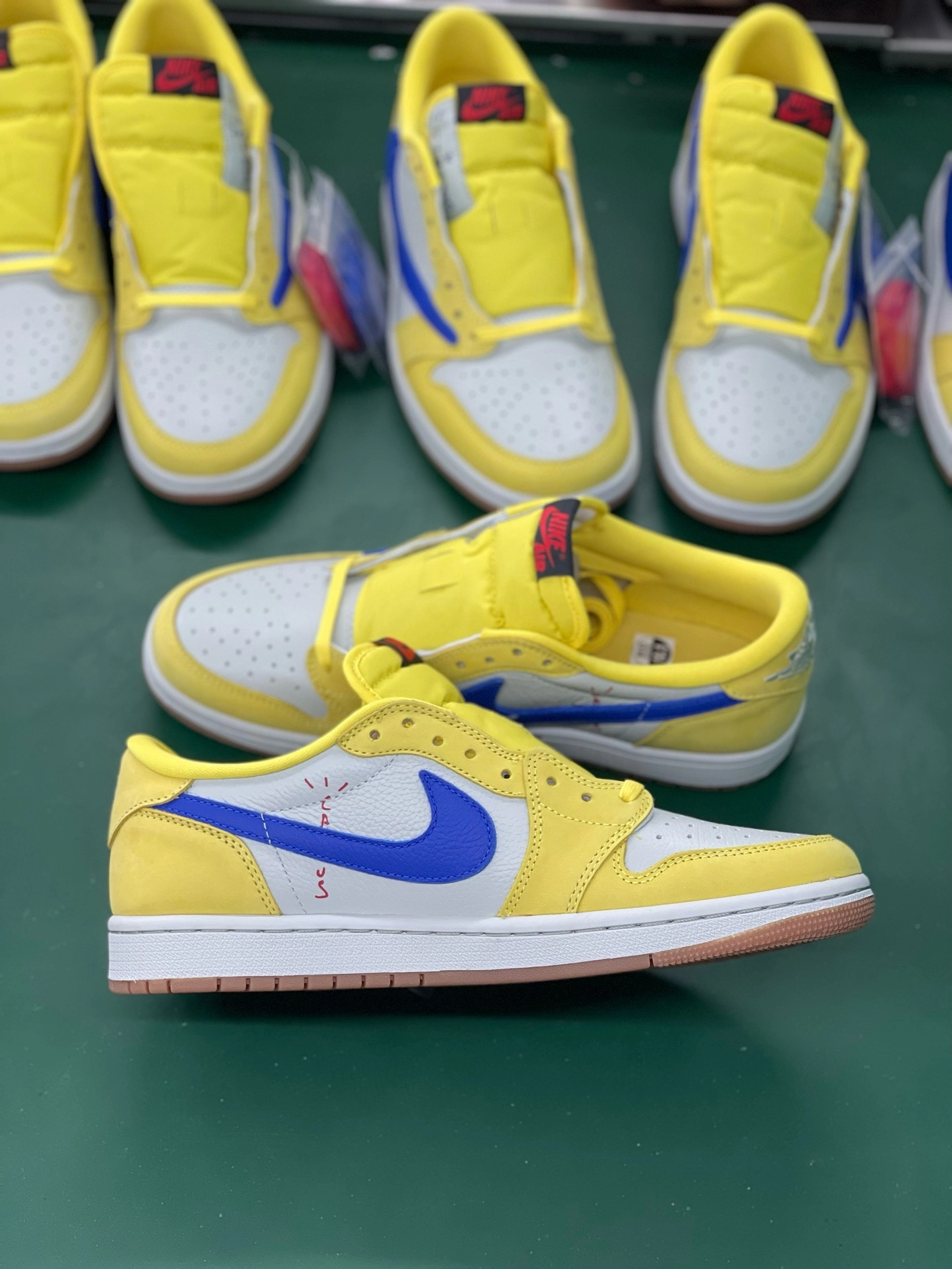 Travis Scott Air Jordan 1 Canary Low [Sale Version]