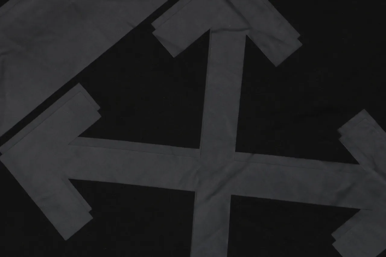 Logo Arrow Print