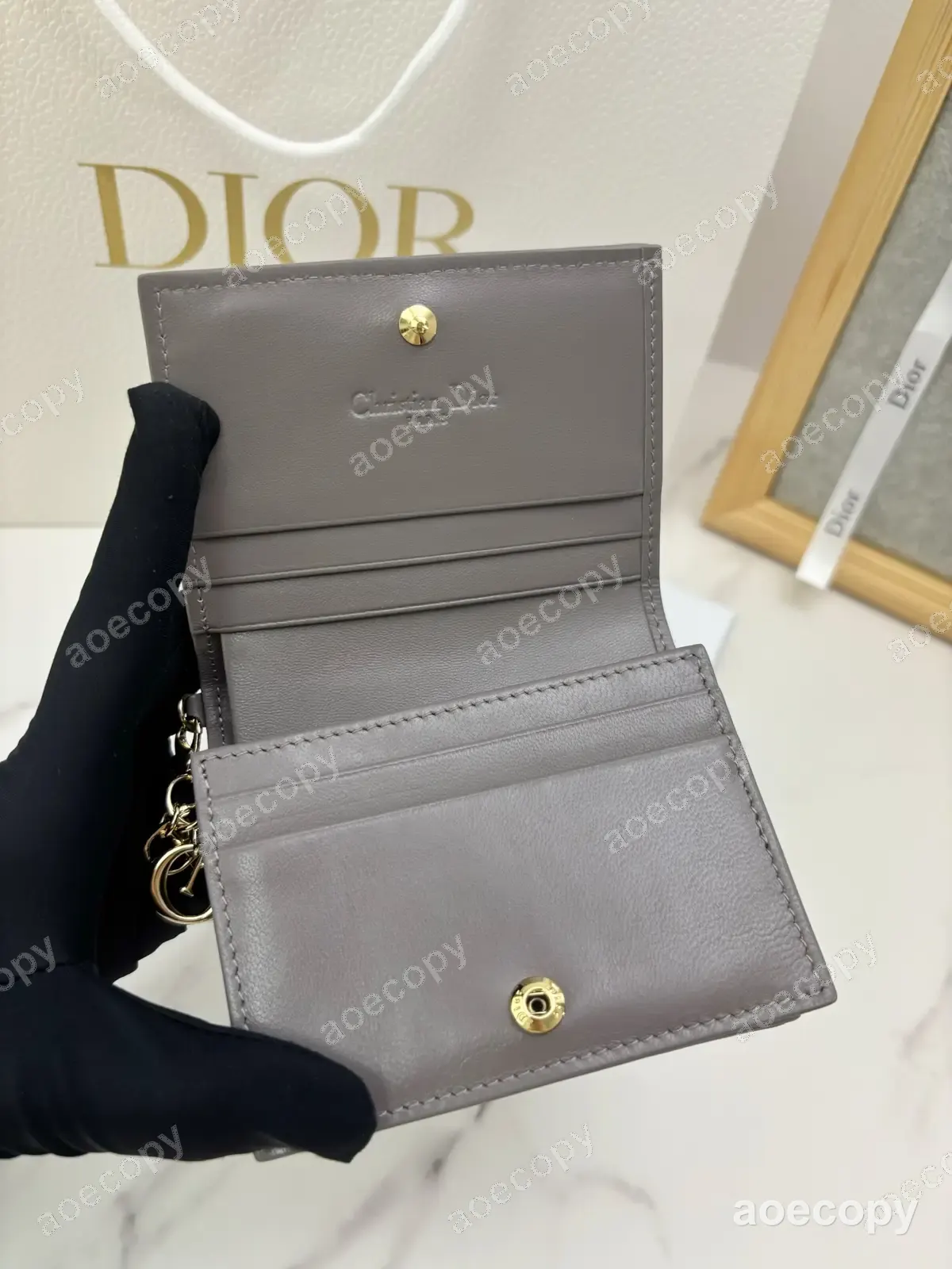 激安 ディオール レザー グレー コンパクトウォレット コピー No.0083