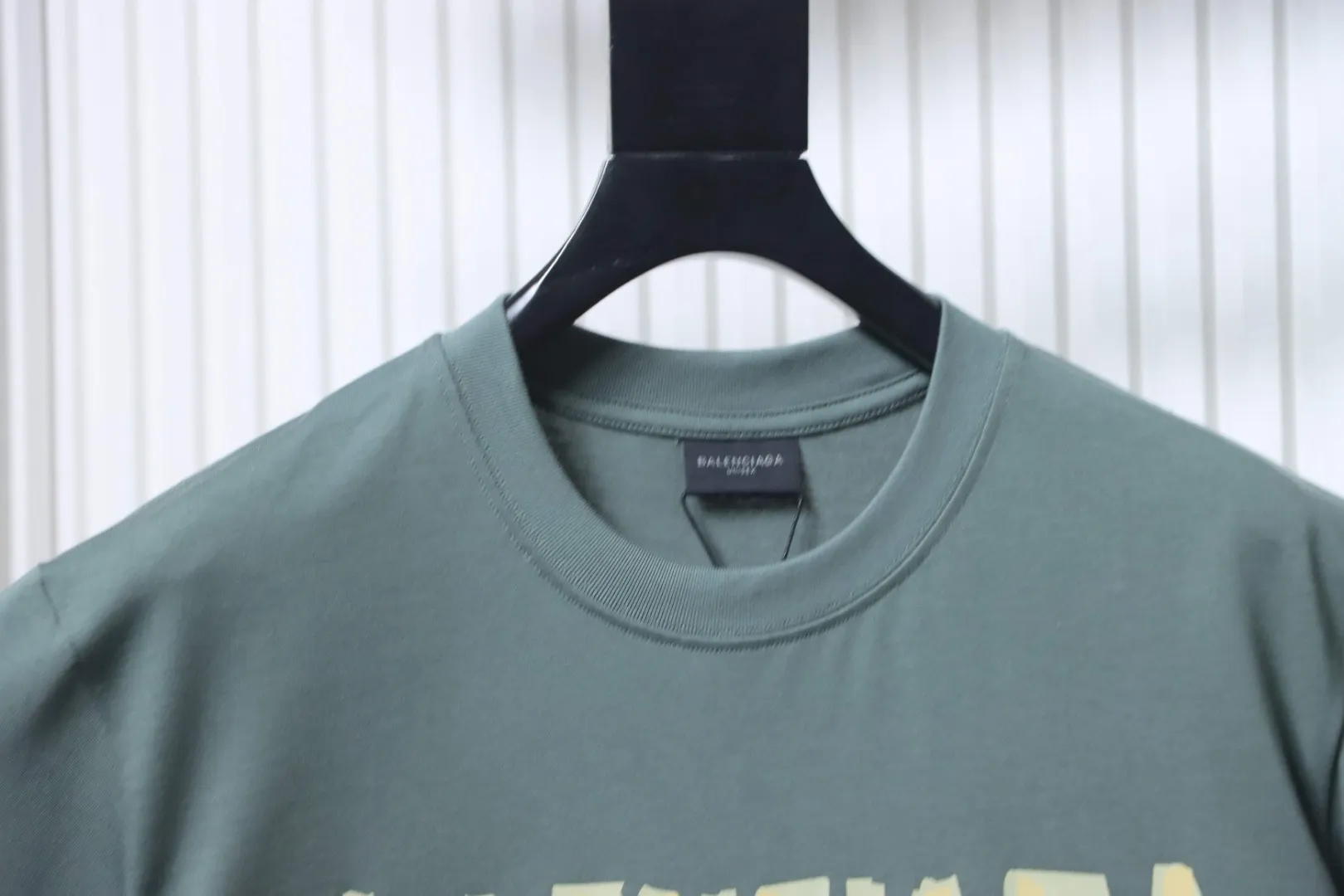 Neckline