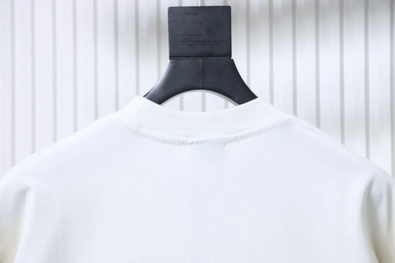 Neckline