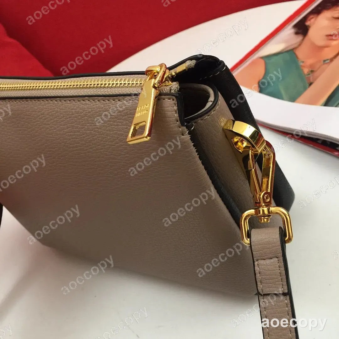 大人気★ プラダ バッグ N級品 21-15 No.0554