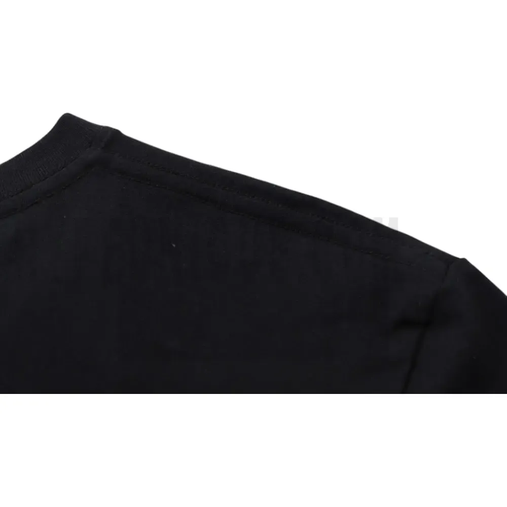Precision-cut with wrinkle-resistant soft fabric.