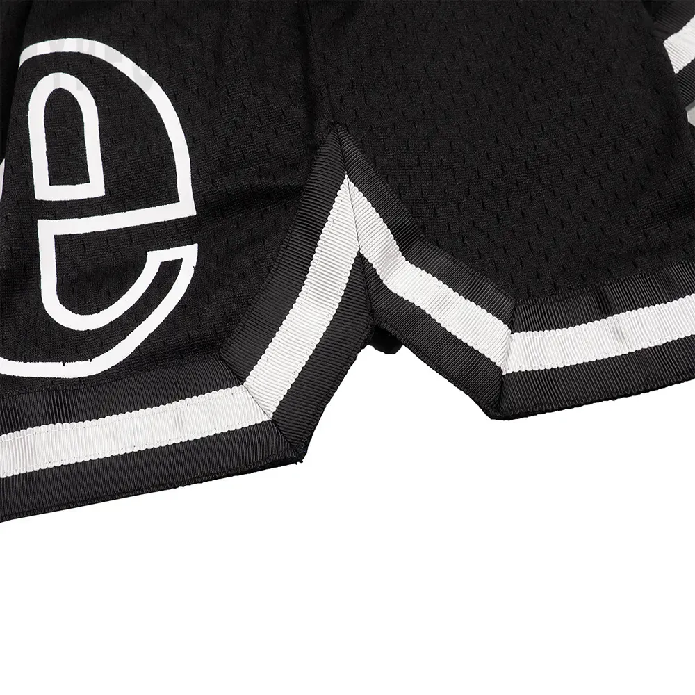 Precision-cut with wrinkle-resistant soft fabric.