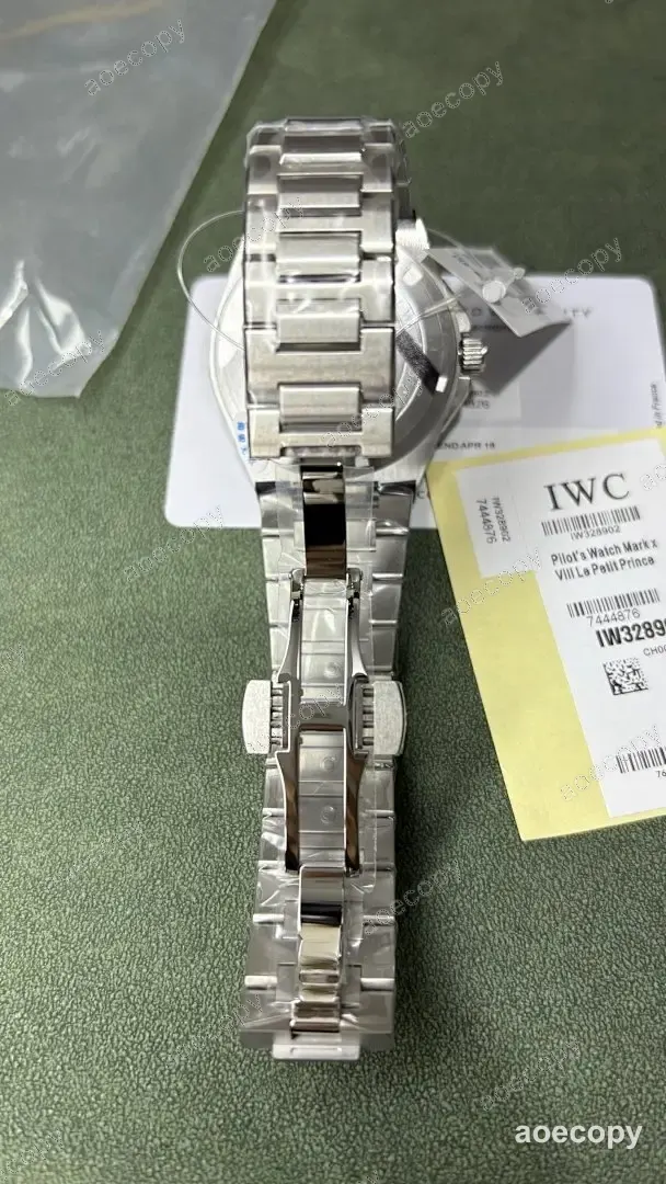 注目の新作 アイ・ダブリュー・シー ホワイト ウォッチ コピー SW300 No.0004