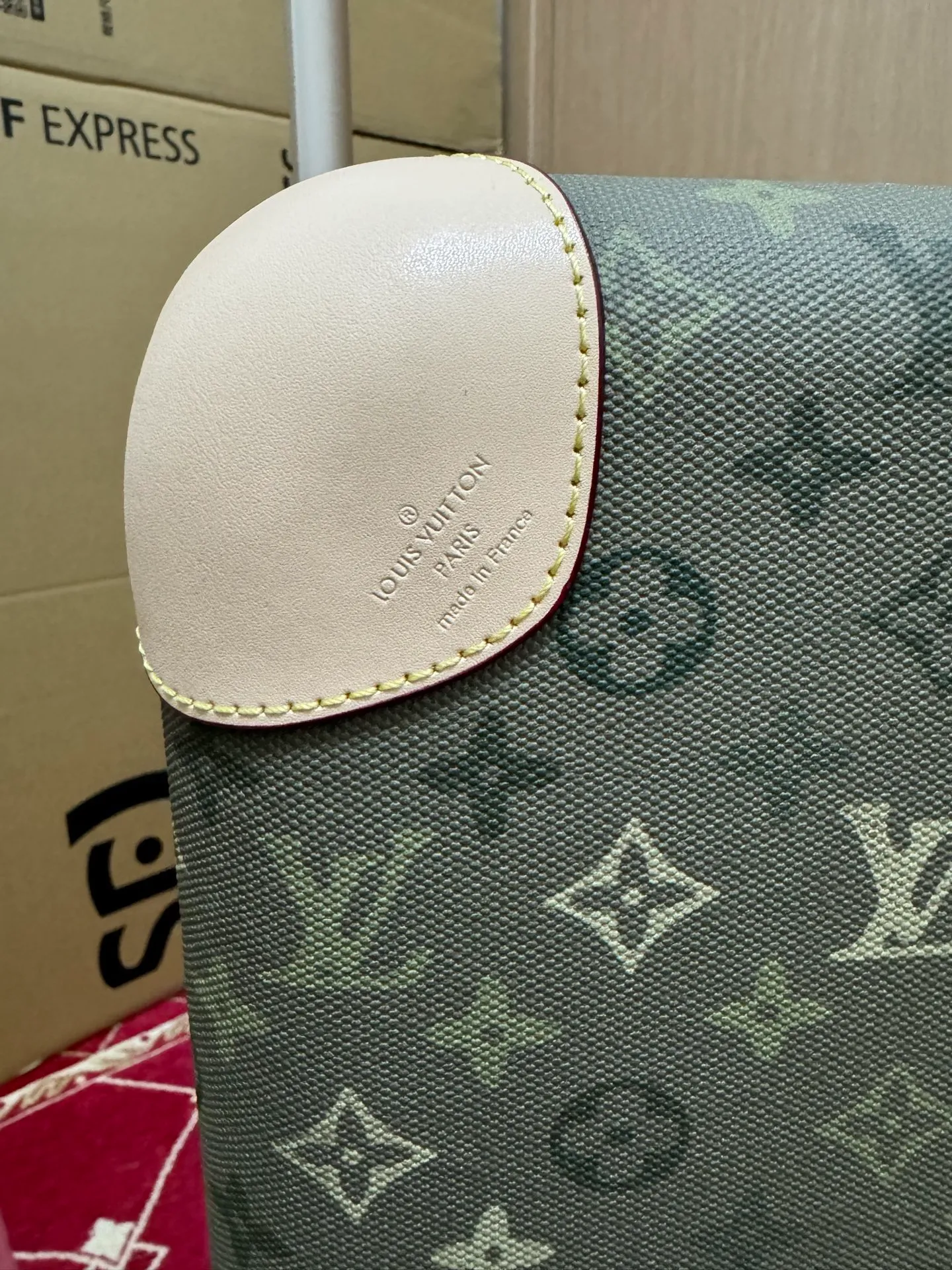 Monogram Khaki Green Horizon Rolling Carry-On Suitcase Leather Corner Detail
