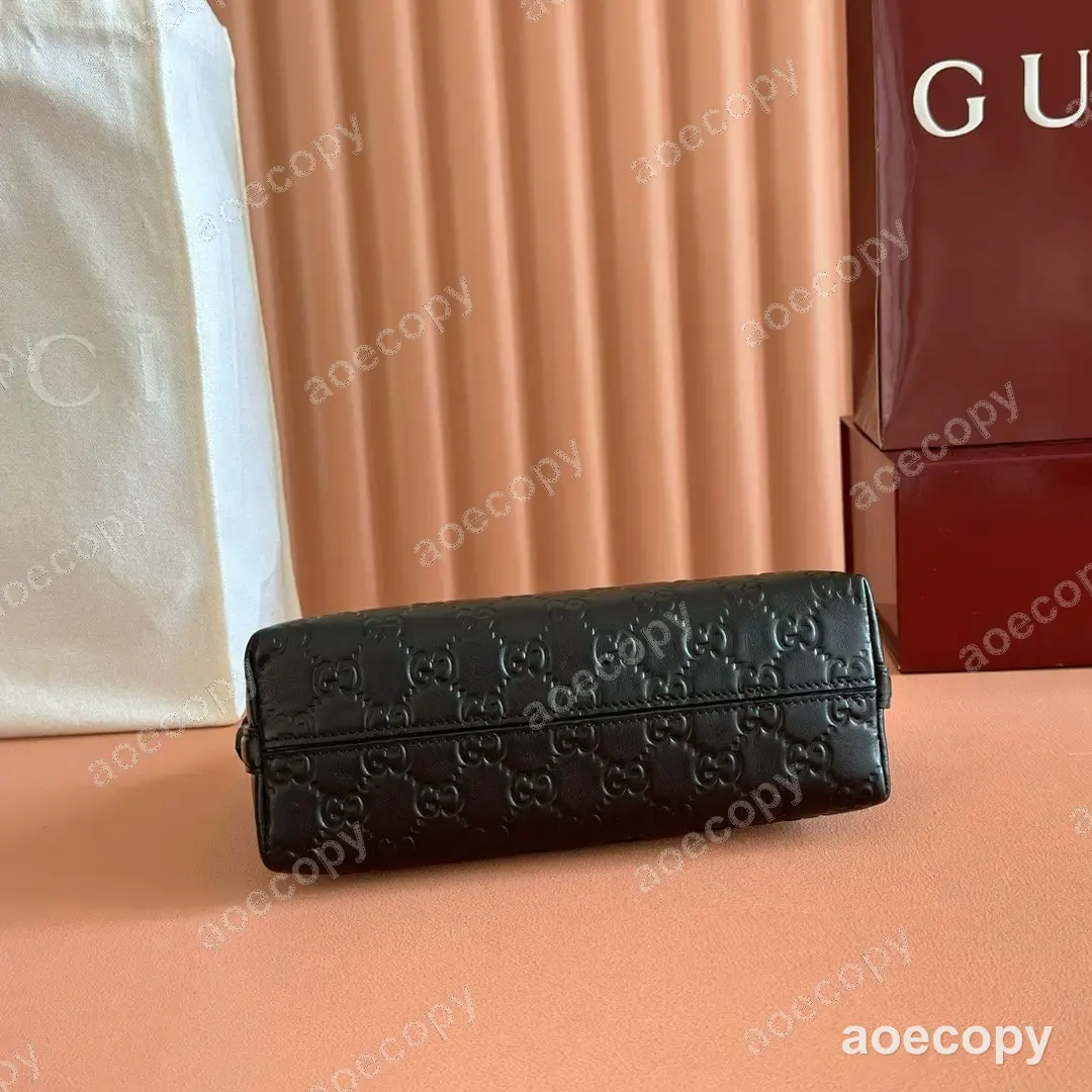 大人気★ グッチ エンブレム ショルダーバッグ コピー 847450 No.0223