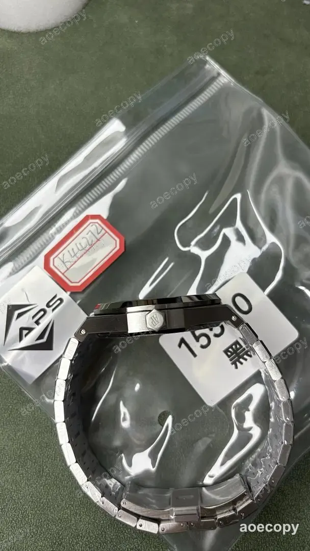 人気モデル オーデマ・ピゲ ロイヤルオーク ブラック ウォッチ N級品 K44272 No.0032