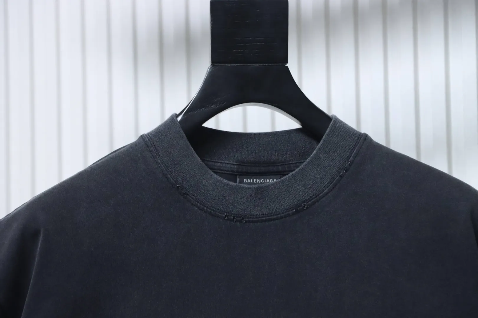 Neckline