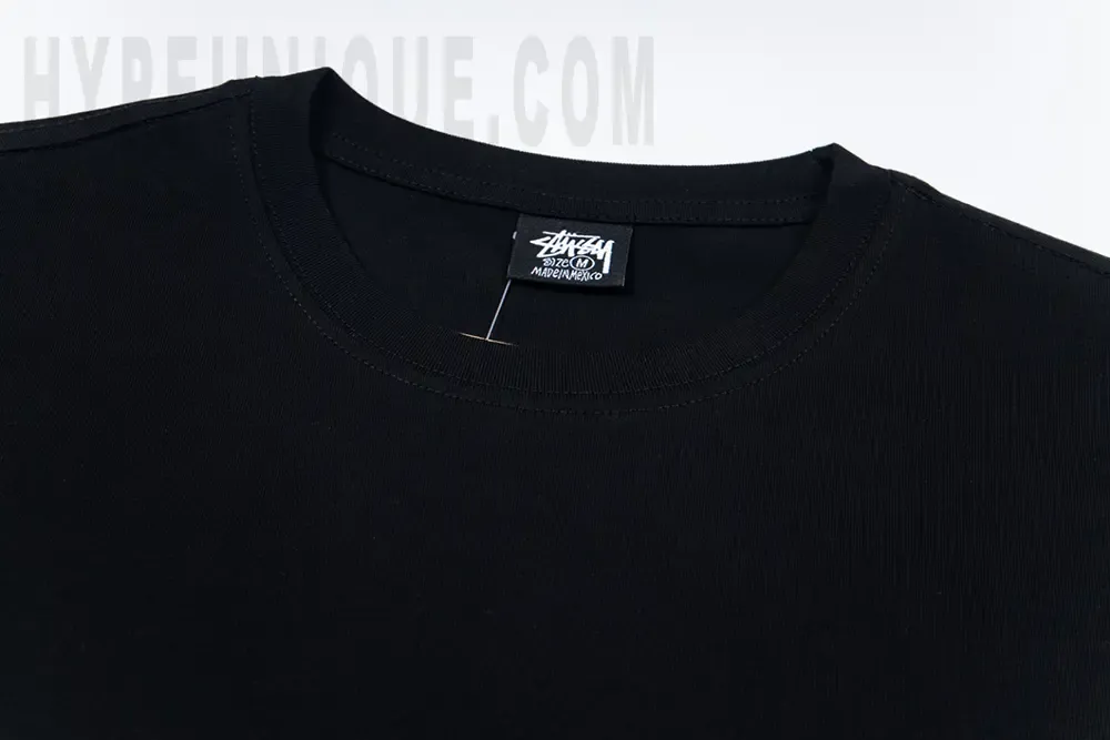 Close-up of the collar detail