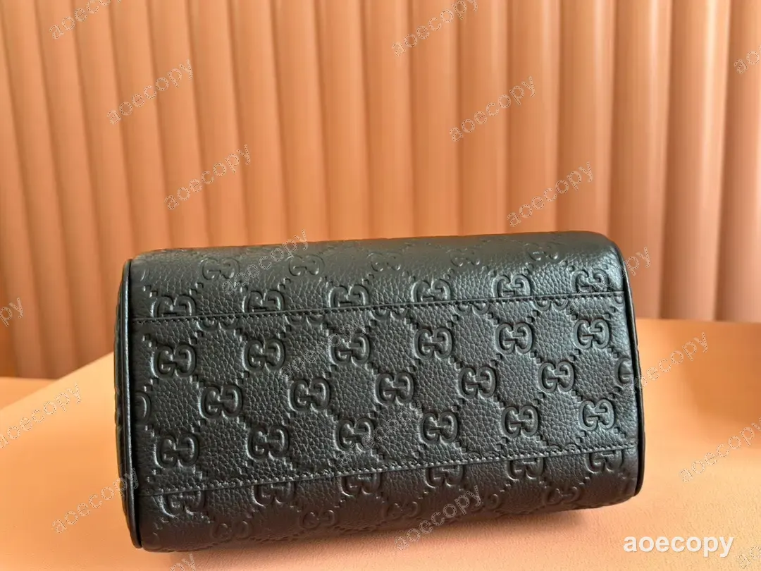 激安 グッチ エンブレム ショルダーバッグ コピー 815255 No.0027