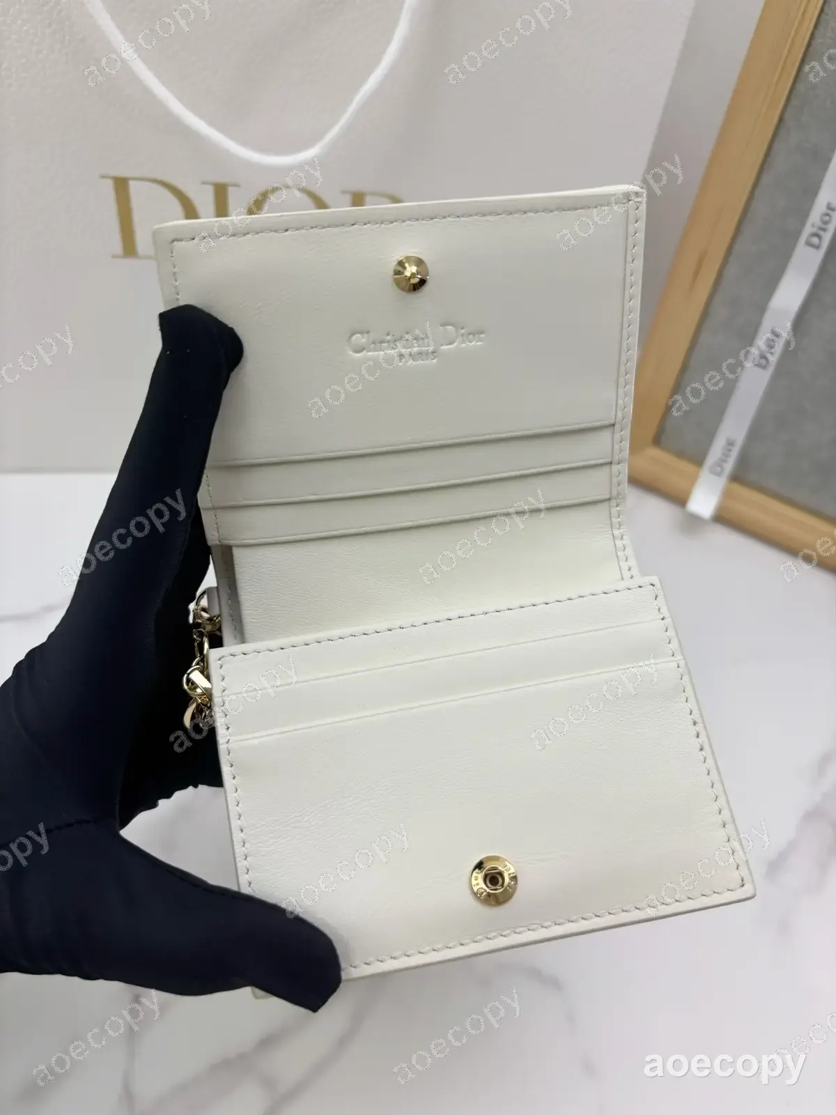 新作 ディオール レザー グレー コンパクトウォレット スーパーコピー No.0088