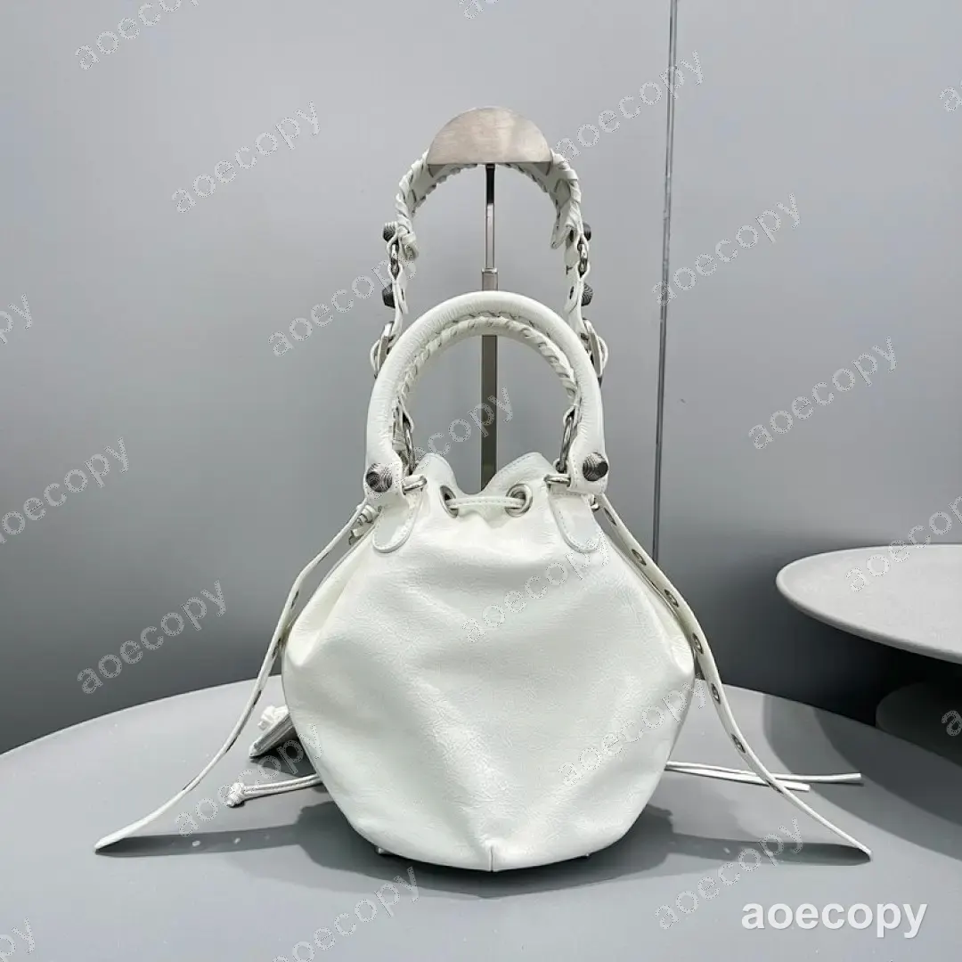 新作 バレンシアガ バケットバッグ N級品 No.0132