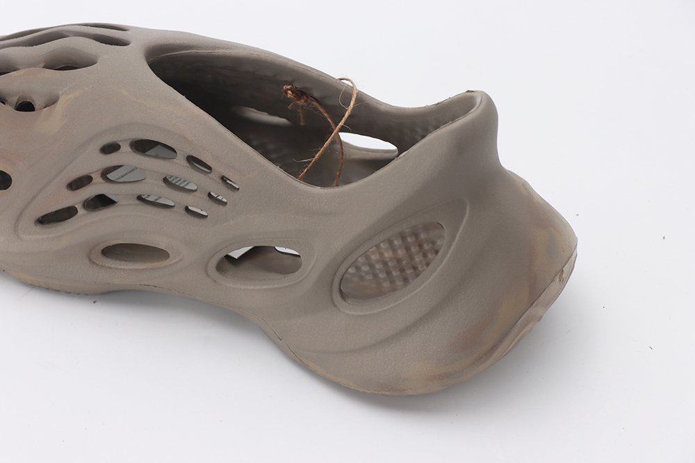 YEEZY FOAM RUNNER ‘STONE SAGE’ REPS