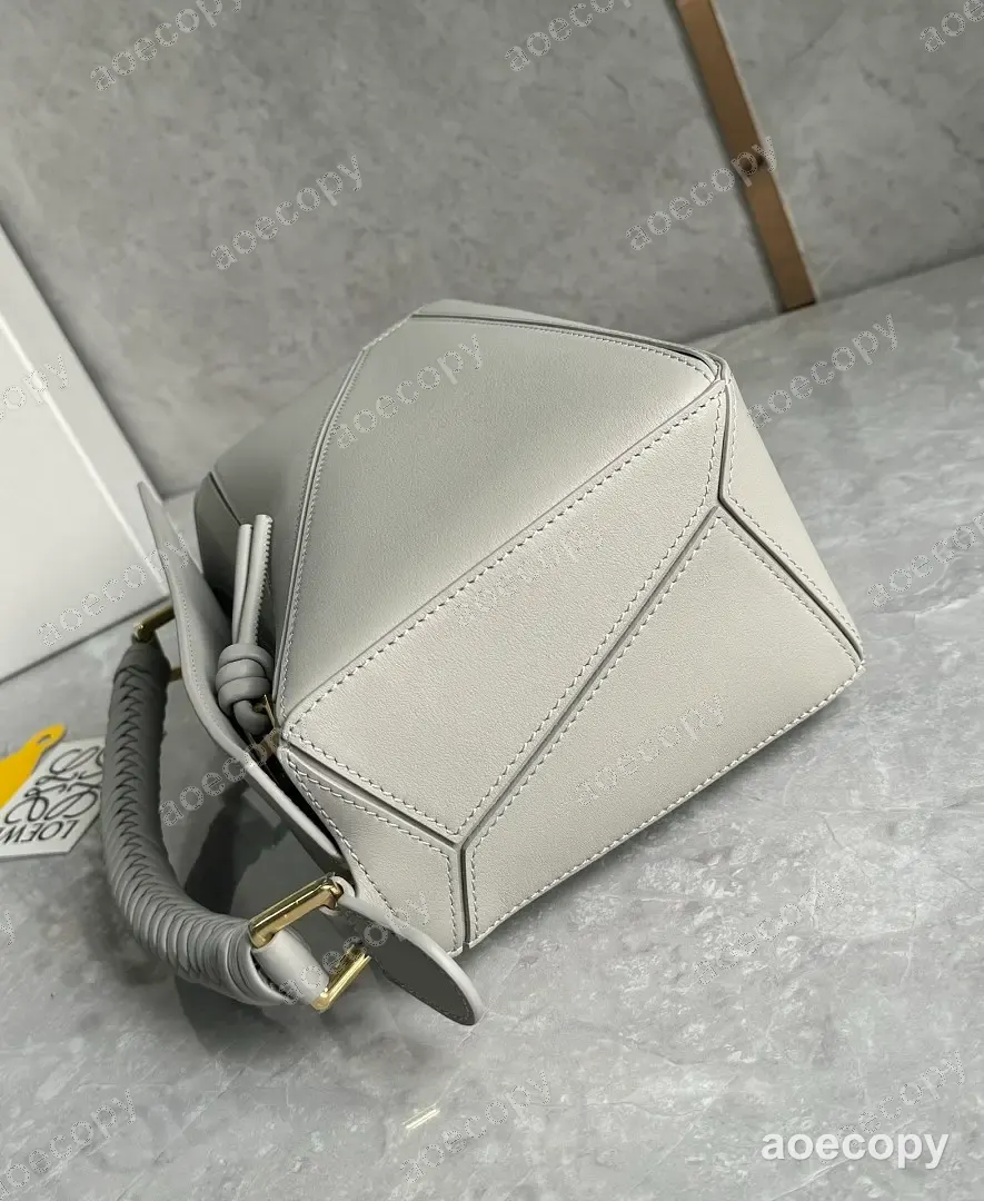 可愛い新作 ロエベ バッグ 偽物 No.0500