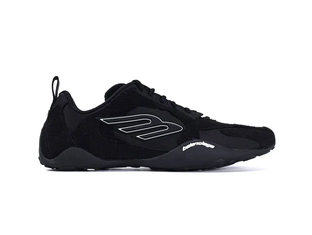 Front view of the inner side of the left shoe