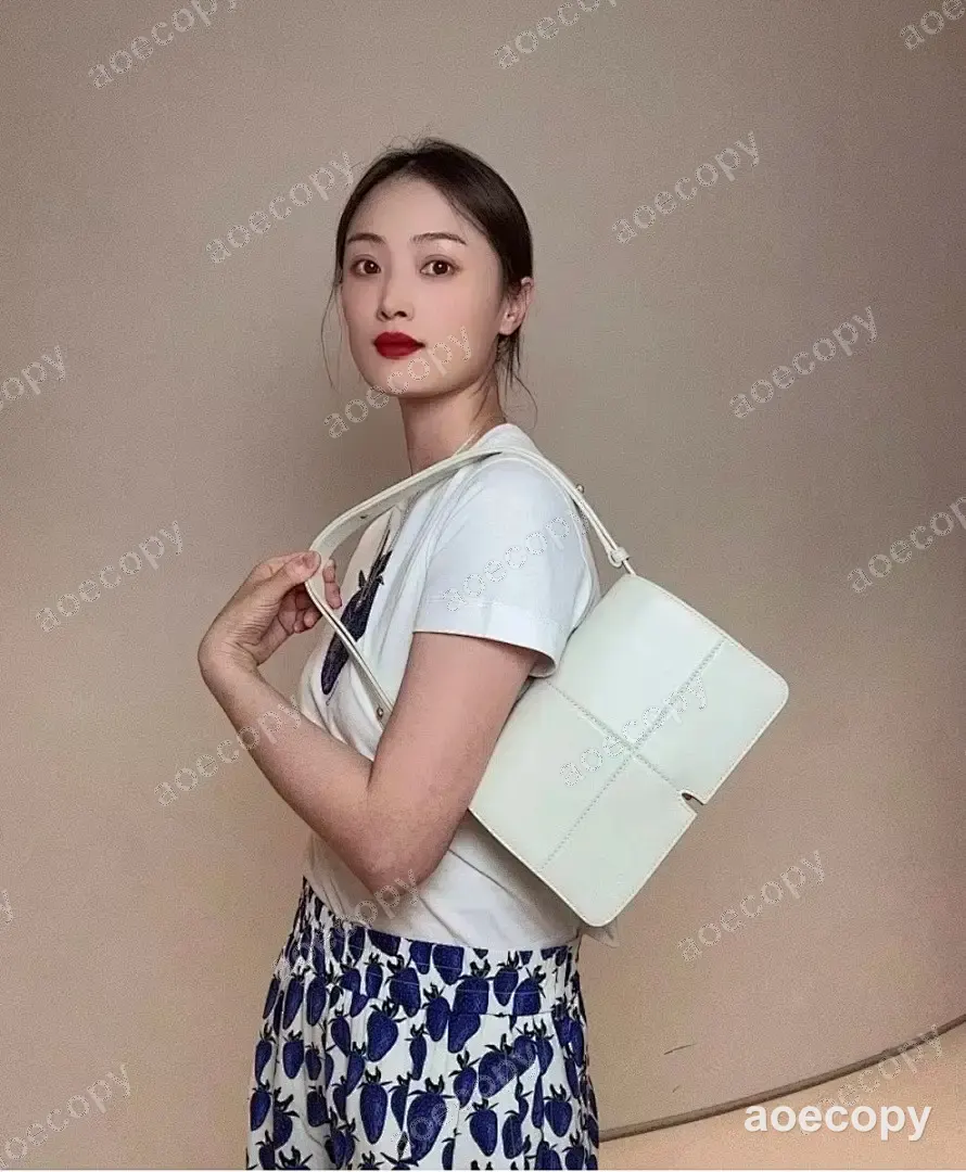 大人気★ バーバリー バッグ N級品 00258A5B No.0111
