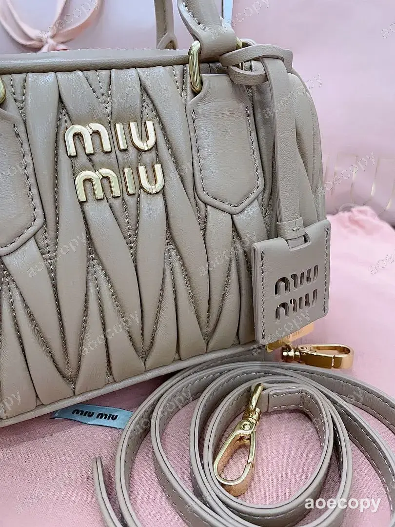 大人気★ ミュウミュウ バッグ N級品 No.0302