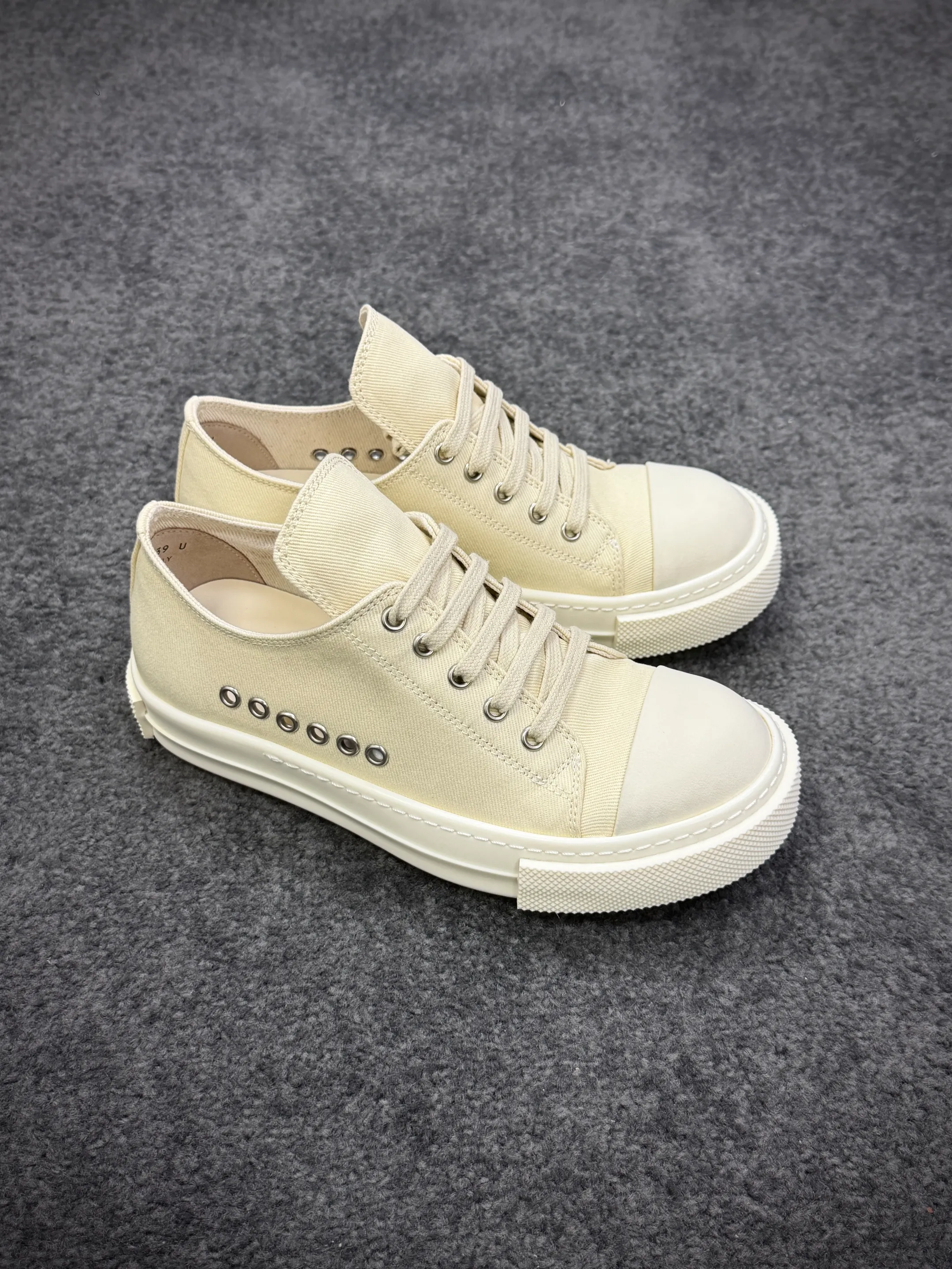 R 0wens DRKSHDW “Milk” Low Sneakers