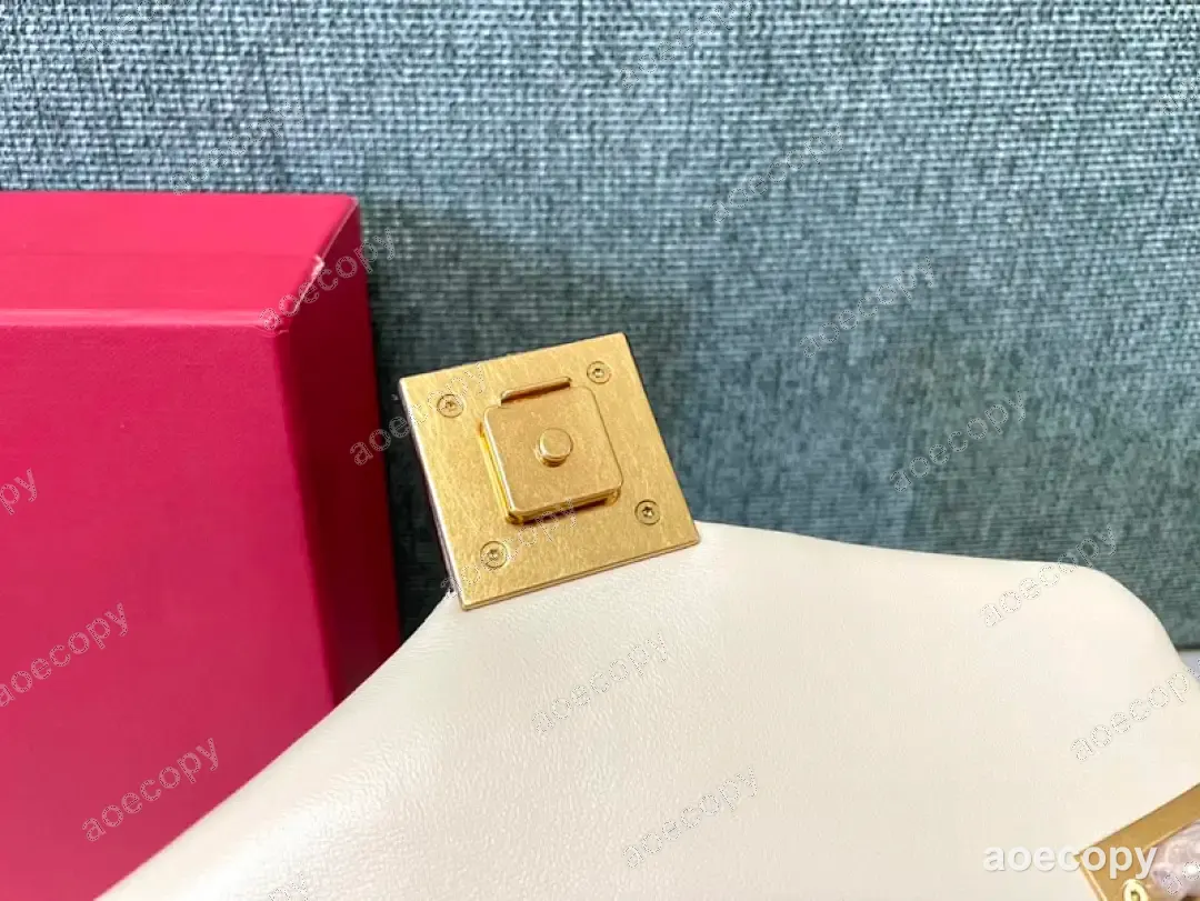 新作 ヴァレンティノ バッグ コピー 0135E10F No.0397