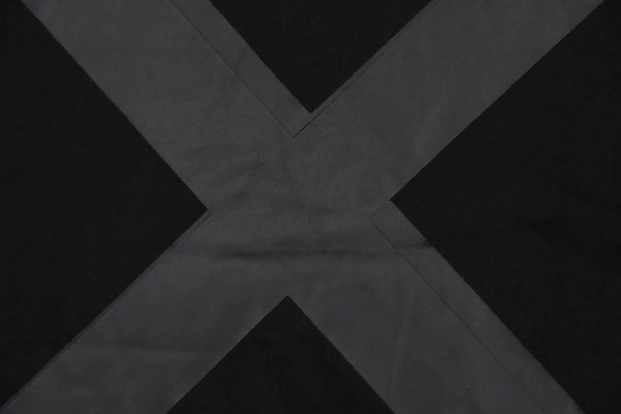 Logo Arrow Print