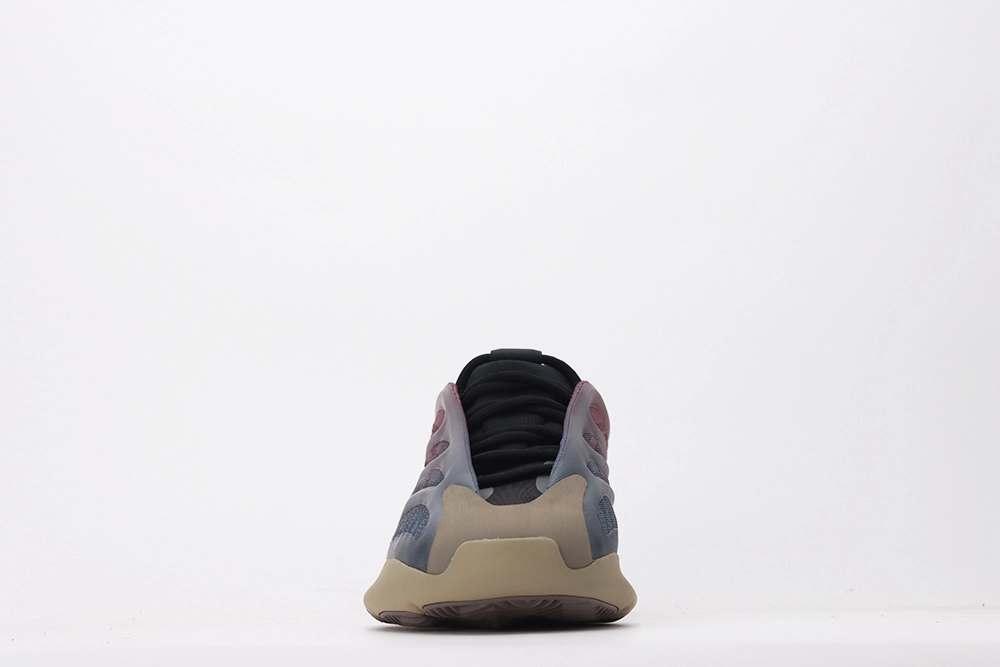 Yeezy 700 V3 “Fade Carbon“
