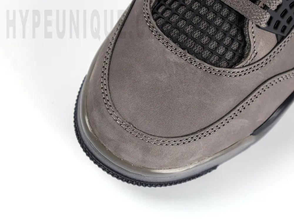 the gre y toe box