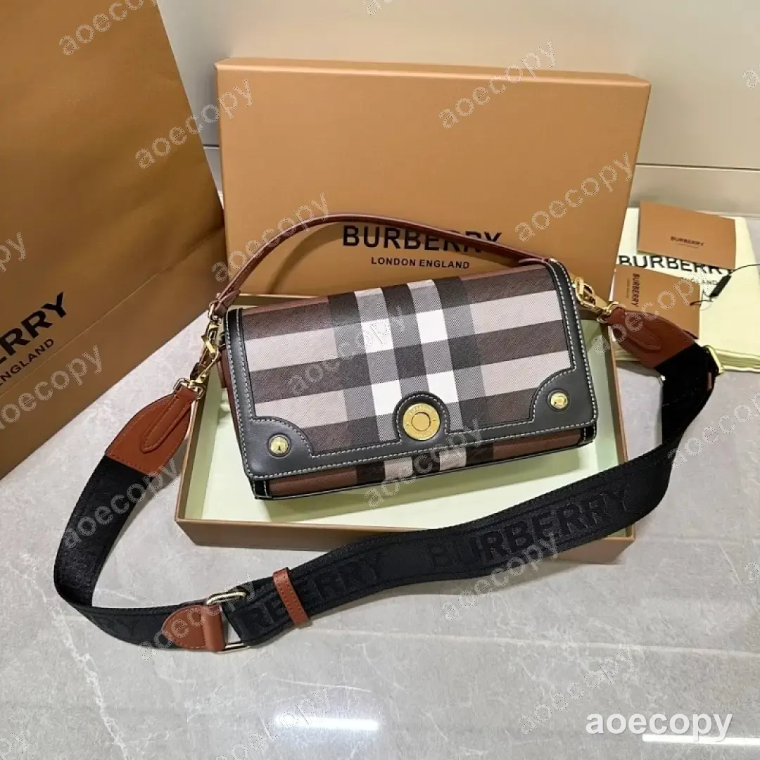 大人気★ バーバリー バッグ N級品 0032203F No.0405
