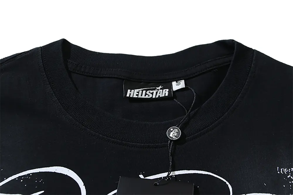 Simple and elegant wash tag with a premium texture.