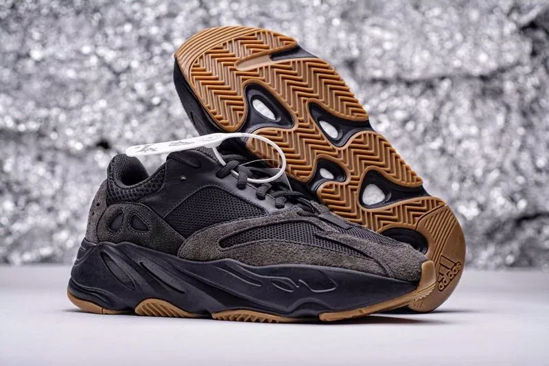 Yeezy Boost 700 Utility Black (2019/2023) Replica