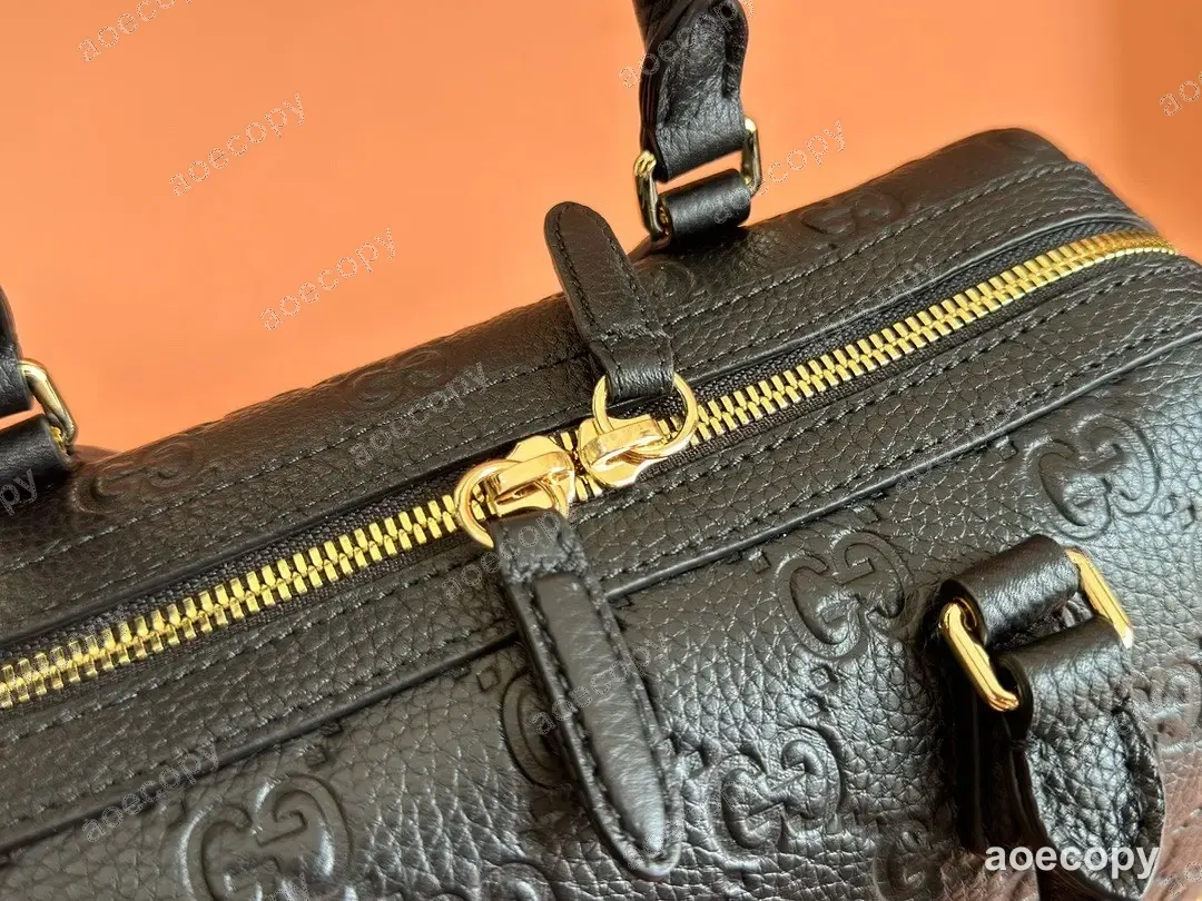 激安 グッチ エンブレム ショルダーバッグ コピー 815255 No.0027