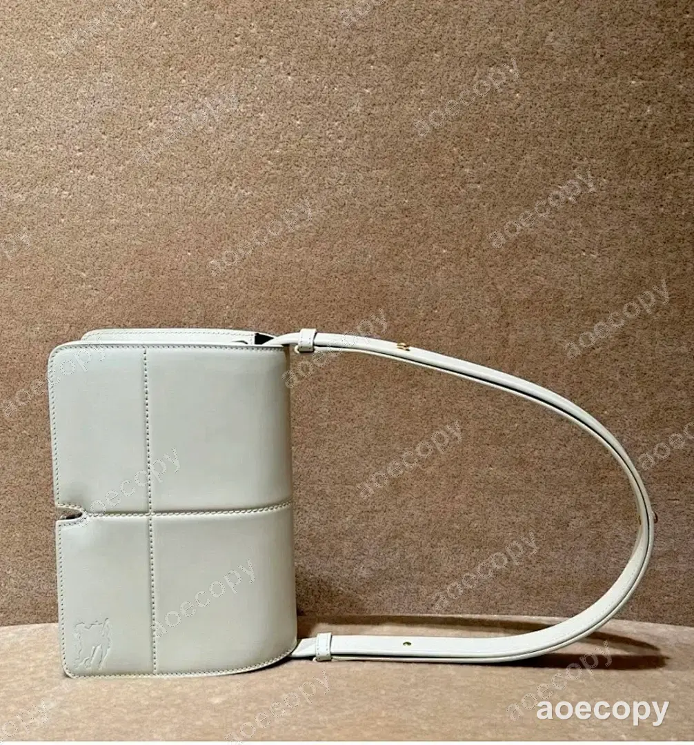 大人気★ バーバリー バッグ N級品 00258A5B No.0111