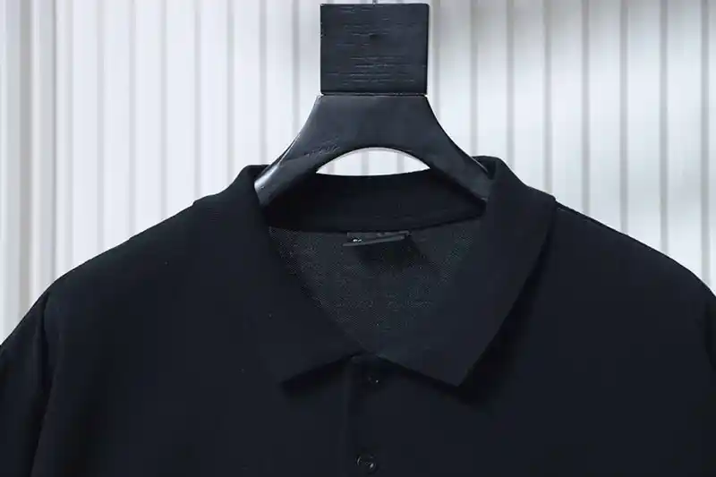 Neckline